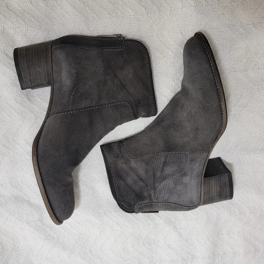 Aquatalia Womens Gray Suede Textured Ankle Boots Block Heel Made in Italy Size 9